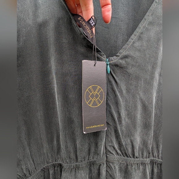 Byellowtail Pine Leaf dress from 2018 collection. - Picture 5 of 7